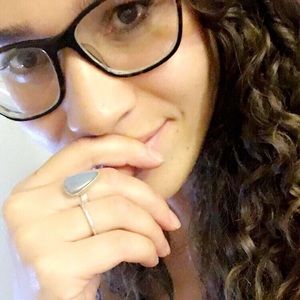 Meet your Posher, Claire